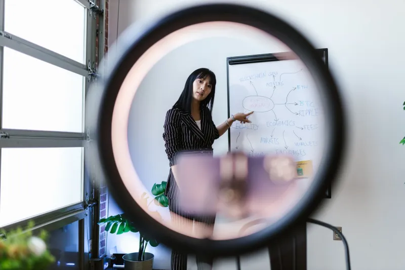 Kristine Anj in beeld: hoe professionele vrouwen zichtbaarheid benutten als strategisch instrument